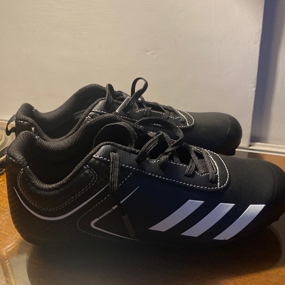 Mint condition unused size 3US boys adidas baseball cleats shoes